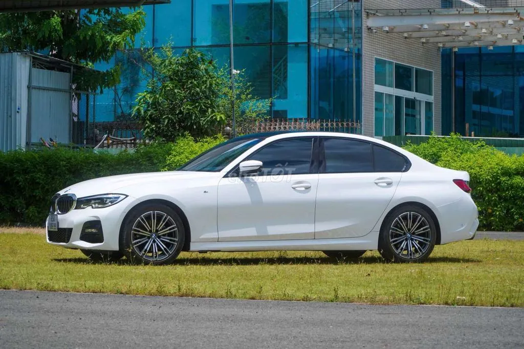BMW 3 Series 2022 photo 4