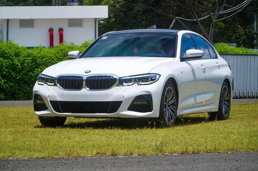 BMW 3 Series 2022 photo 3