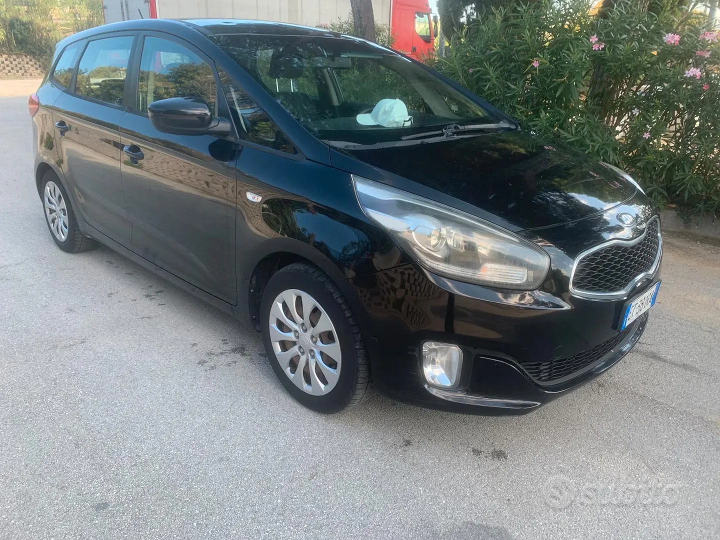 Kia Carens 2013 photo 2