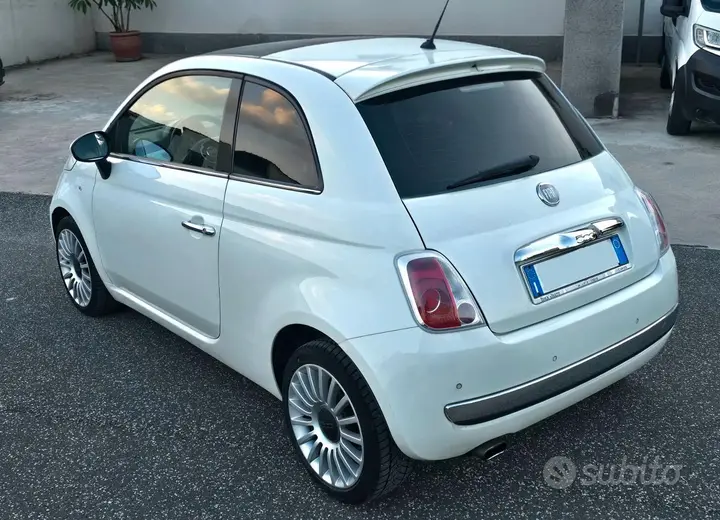 Fiat 500 Lounge 2010 photo 2