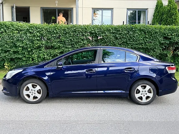 Toyota Avensis 2011 photo 2