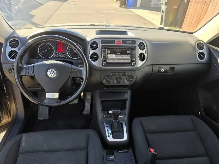 Volkswagen Tiguan 2009 photo 2