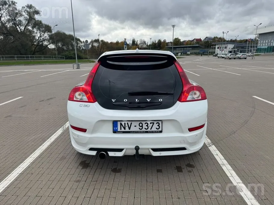 Volvo C30 2011 photo 2