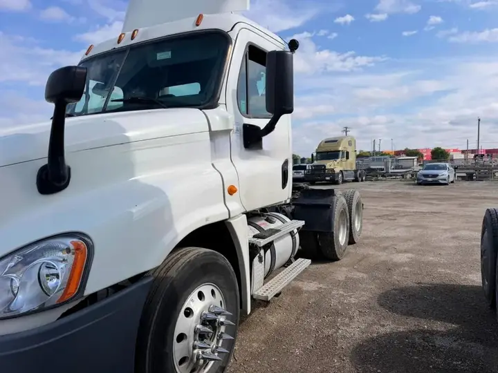 Freightliner Cascadia 2015 photo 4