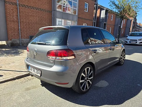 Volkswagen Golf Vi 2011 photo 2