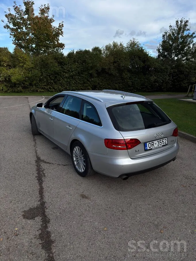 Audi A4 2011 photo 2