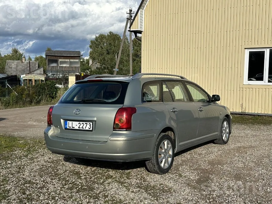 Toyota Avensis 2004 photo 5