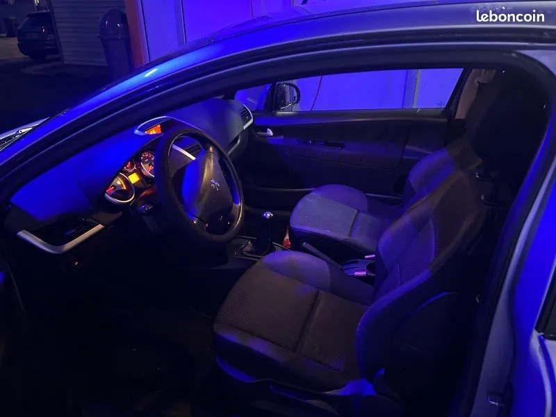 Peugeot 207 2010 photo 3