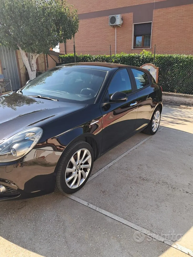 Alfa Romeo Giulietta 2015 photo 2