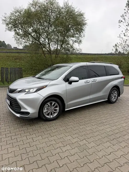 Toyota Sienna 2025 photo 2