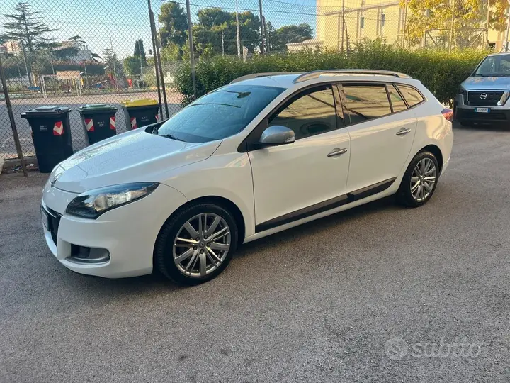 Renault Megane 2011 photo 2