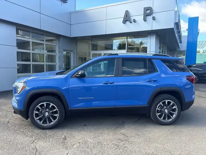 GMC Terrain 2027 photo 2