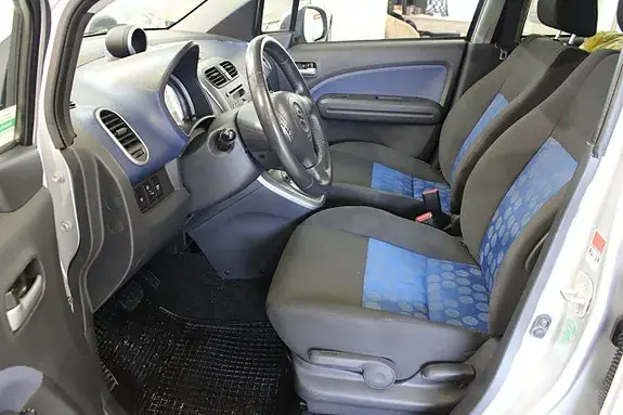 Suzuki Splash 2009 photo 4