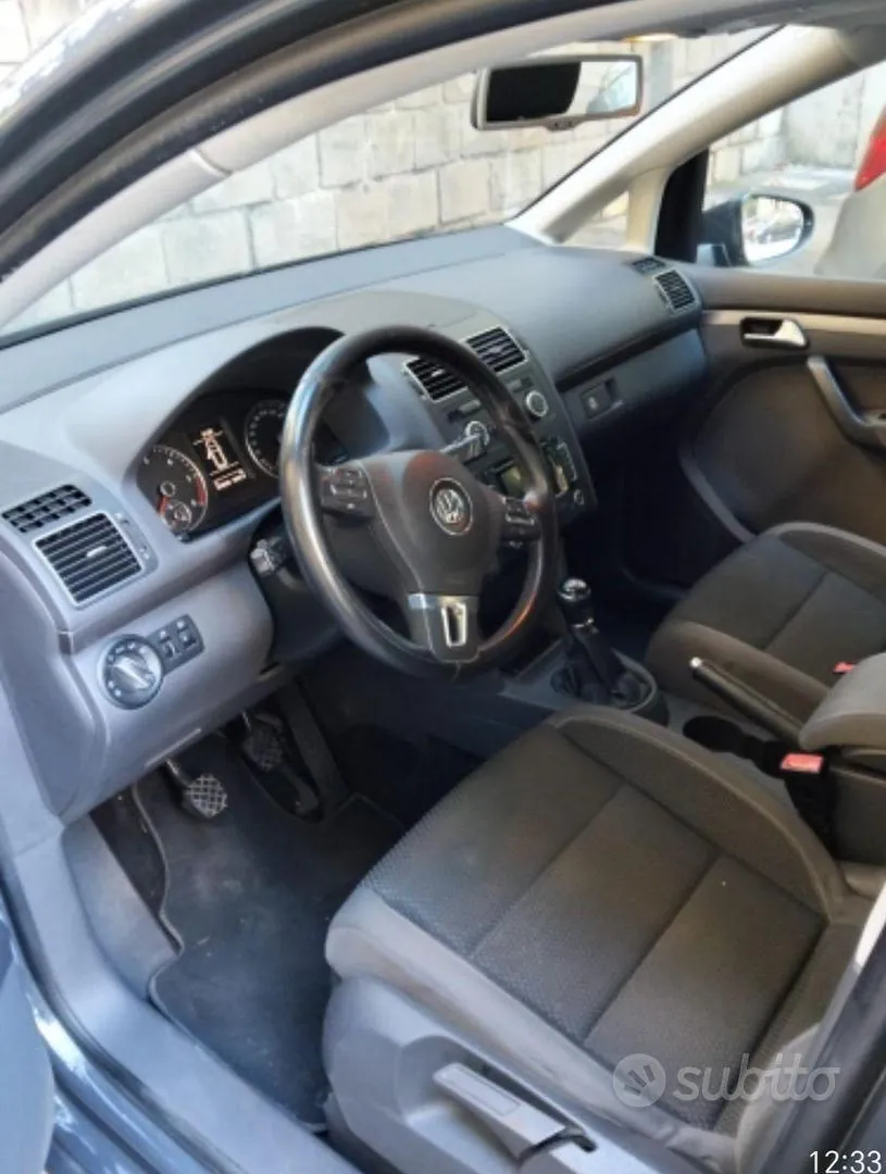 Volkswagen Touran 2014 photo 2