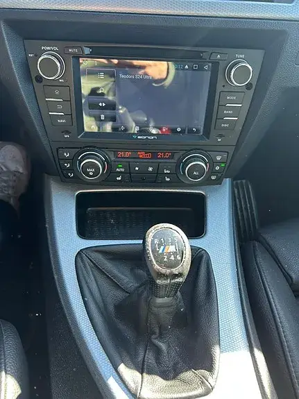 BMW 325I 2010 photo 4