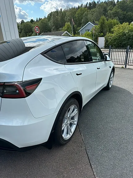 Tesla Model Y 2023 photo 5