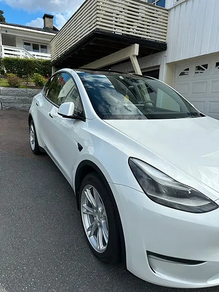 Tesla Model Y 2023 photo 3
