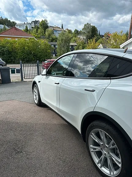 Tesla Model Y 2023 photo 4