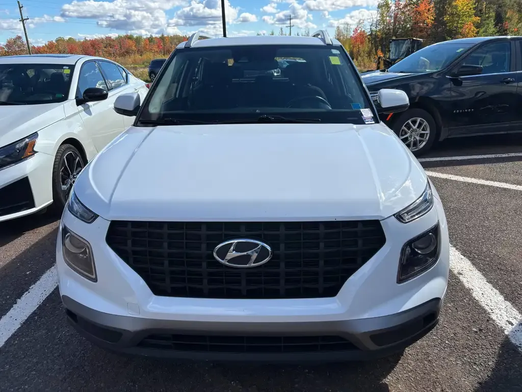 Hyundai Venue 2022 photo 2