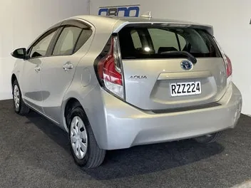 Toyota Aqua 2015 photo 5