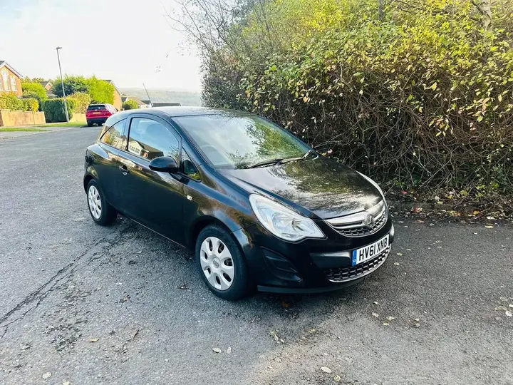Vauxhall Corsa 2011 photo 2