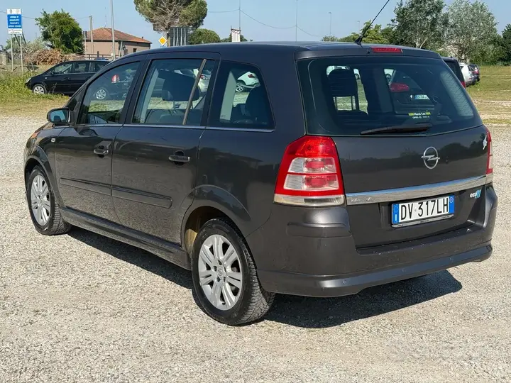 Opel Zafira 2009 photo 3