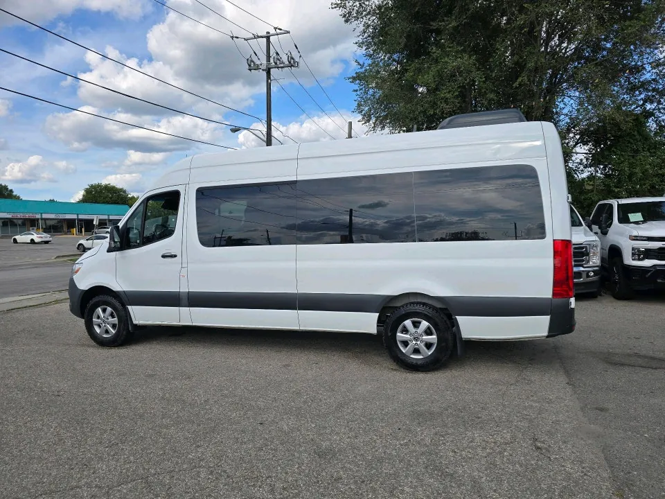 Mercedes-Benz Sprinter 2024 photo 3
