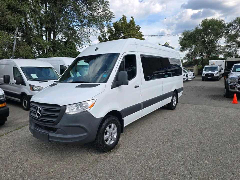 Mercedes-Benz Sprinter 2024 photo 2