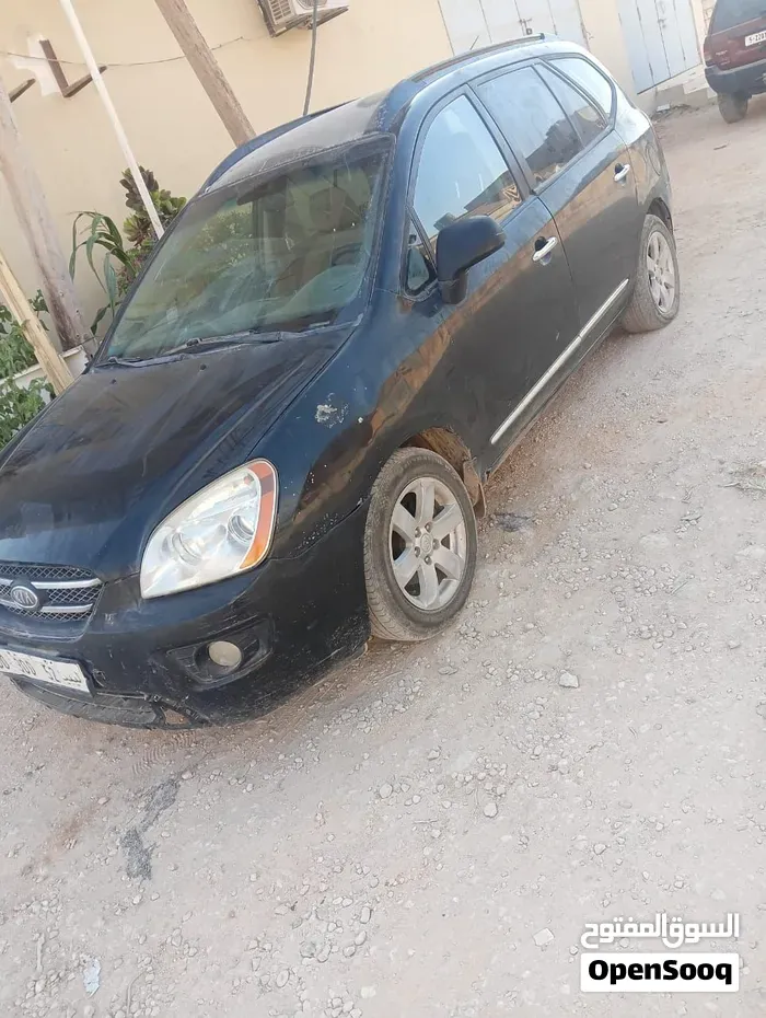 Kia Rondo 2008 photo 2