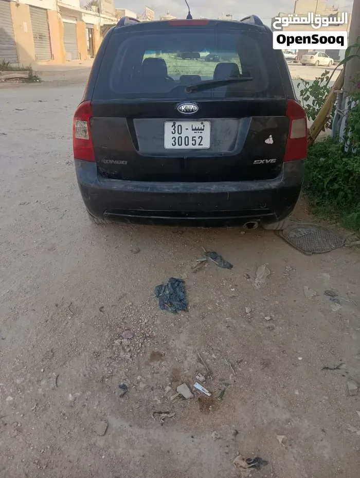 Kia Rondo 2008 photo 4