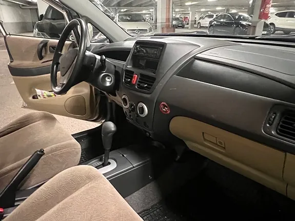 Suzuki Liana 2003 photo 2