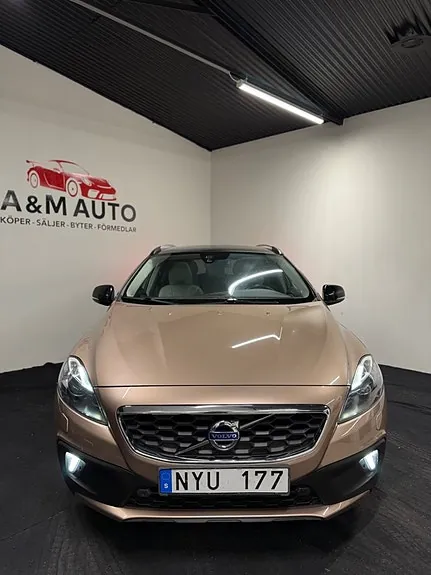 Volvo V40 Cross Country 2014 photo 2