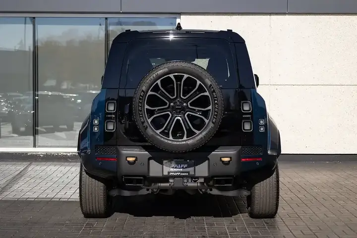 Land Rover Defender 2026 photo 4