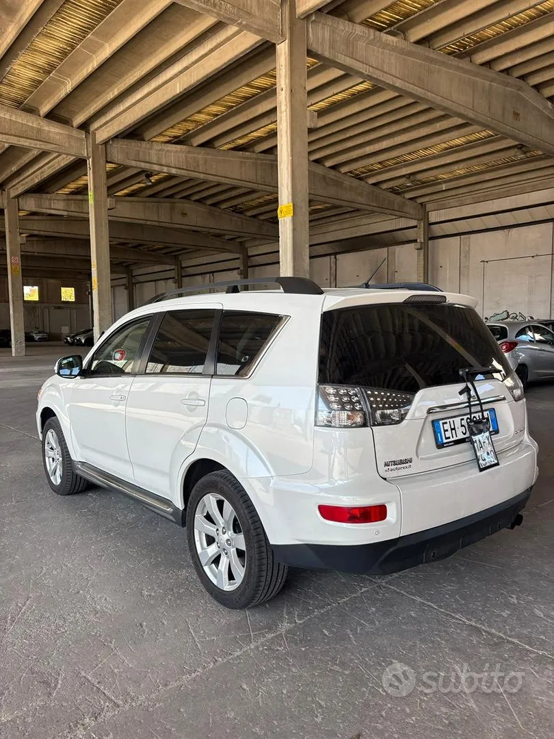 Mitsubishi Outlander 2011 photo 3