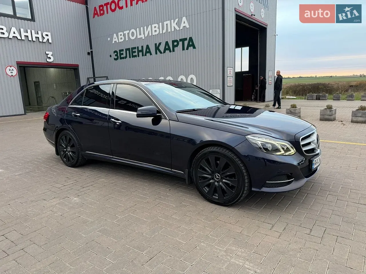 Mercedes-Benz E-Class 2013 photo 5