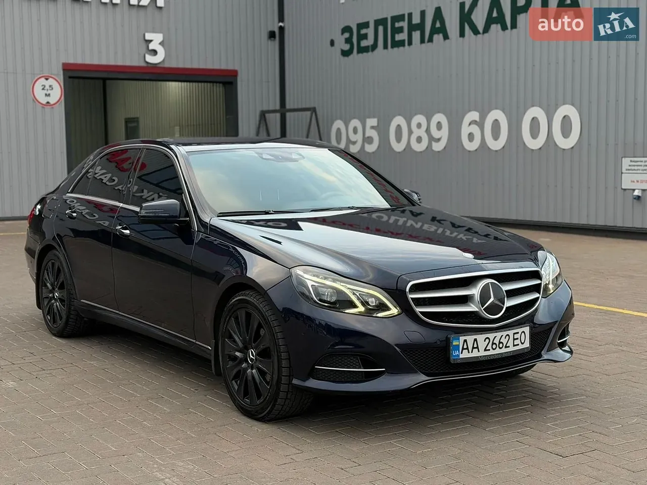 Mercedes-Benz E-Class 2013 photo 2