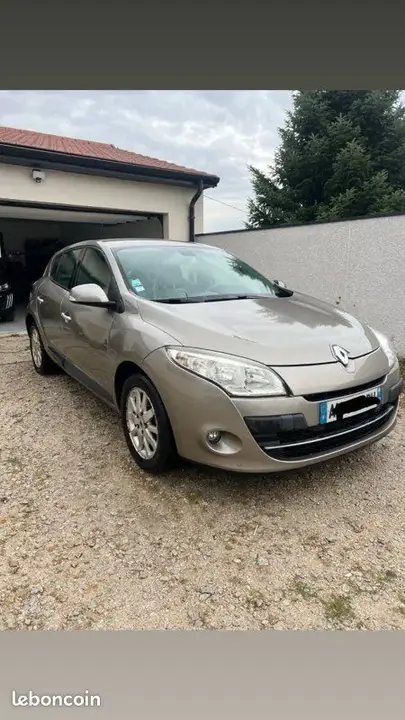 Renault Megane 2010 photo 2