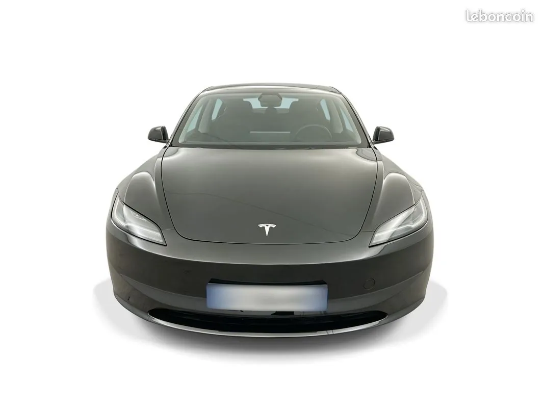 Tesla Model 3 2024 photo 2
