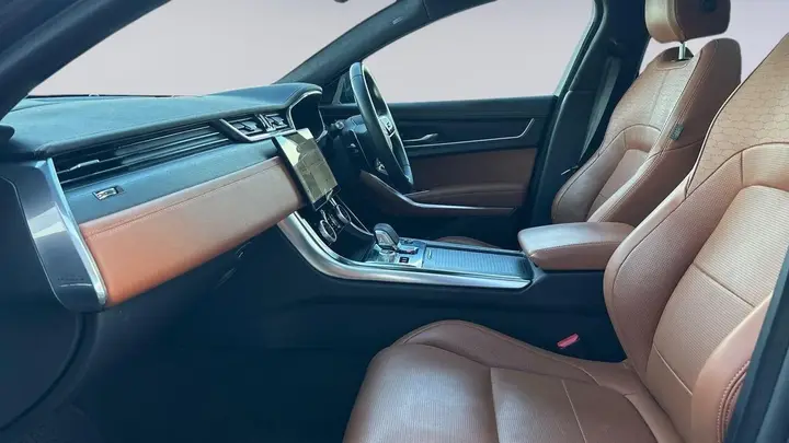 Jaguar Xf 2024 photo 3