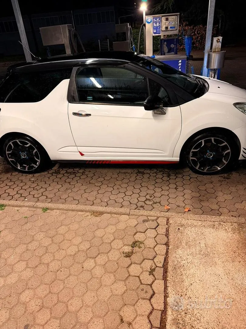 DS Automobiles Ds 3 2011 photo 2