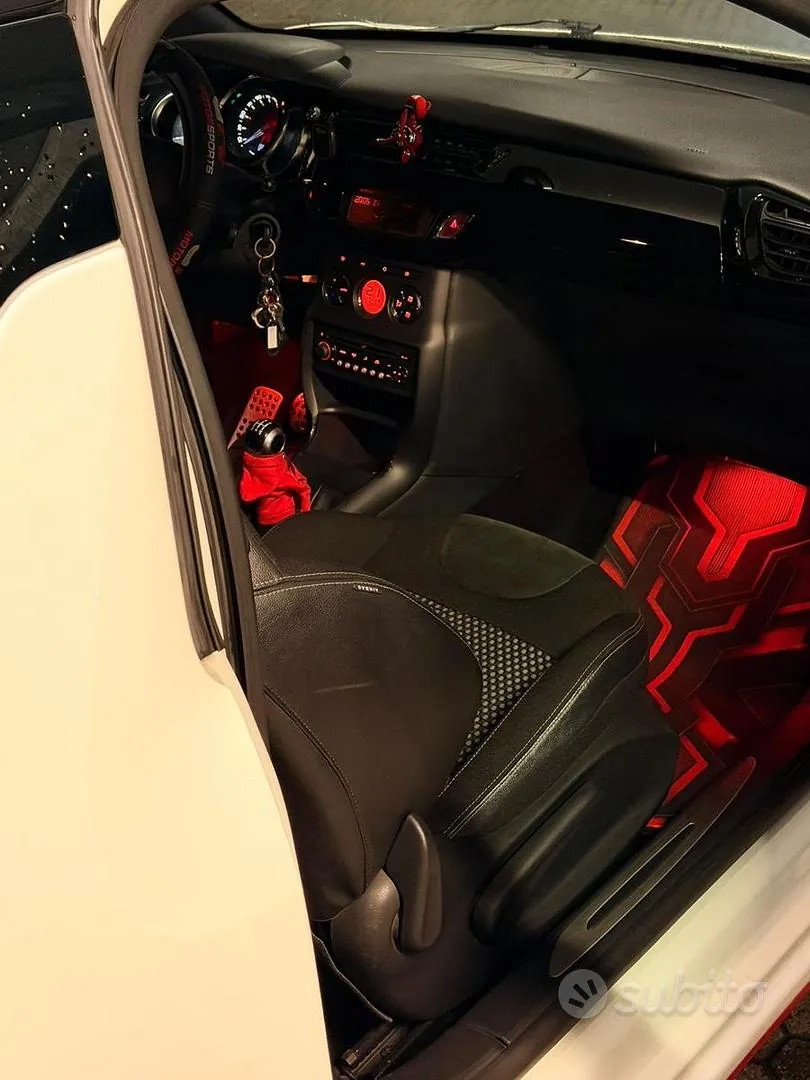 DS Automobiles Ds 3 2011 photo 3