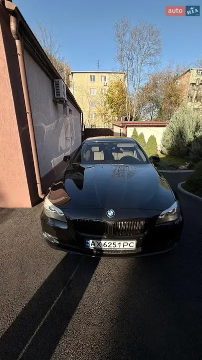 BMW 5 Series 2012 photo 2