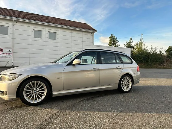 BMW 320D 2011 photo 2