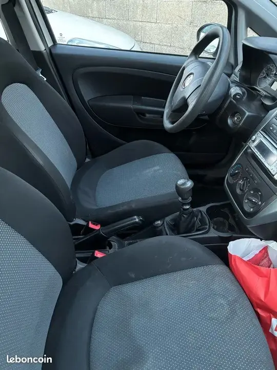 Fiat Grande Punto 2011 photo 2