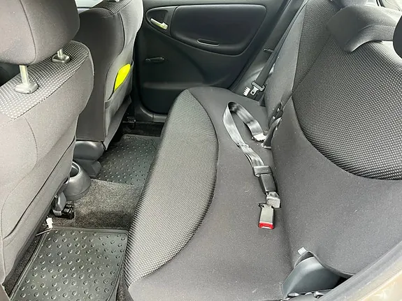 Toyota Yaris 2001 photo 5