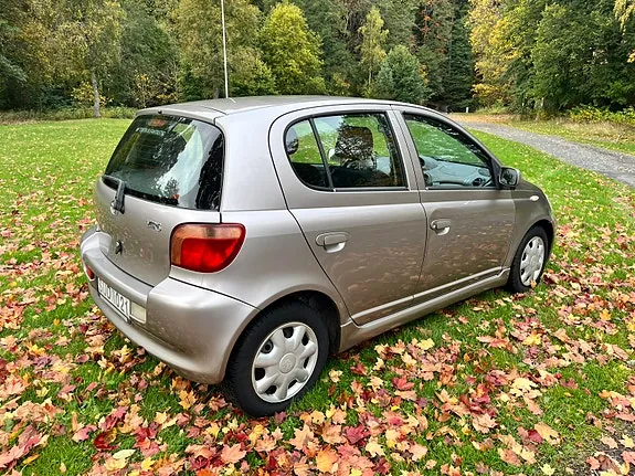 Toyota Yaris 2001 photo 2