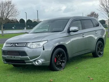 Mitsubishi Outlander 2013 photo 2