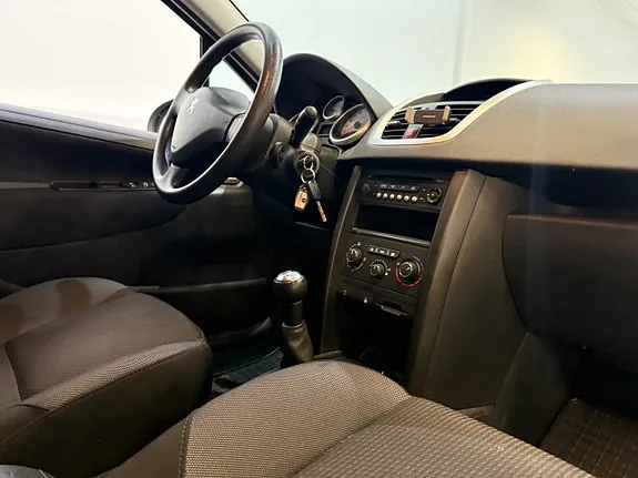 Peugeot 207 2010 photo 4