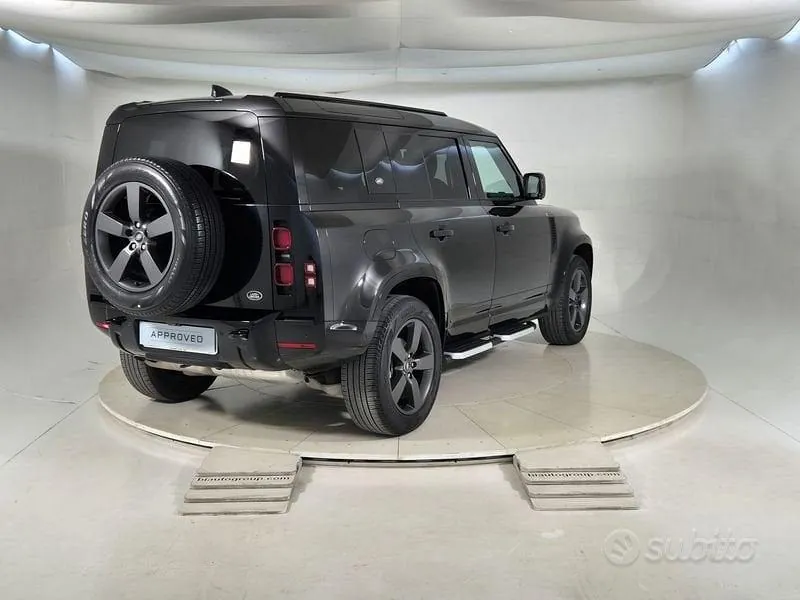 Land Rover Defender 2023 photo 2