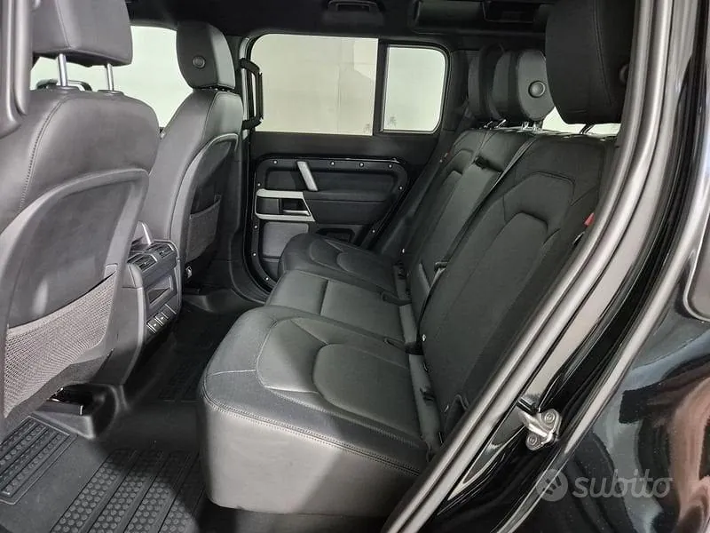 Land Rover Defender 2023 photo 5
